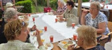 Ontmoeting, bbq en gezelligheid bij het Inloophuis